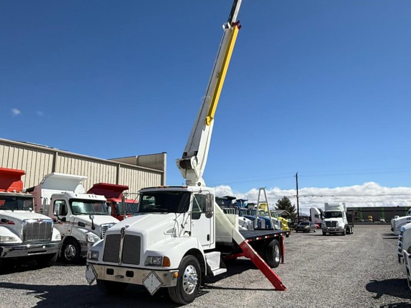 Camion con grúa tipo titan